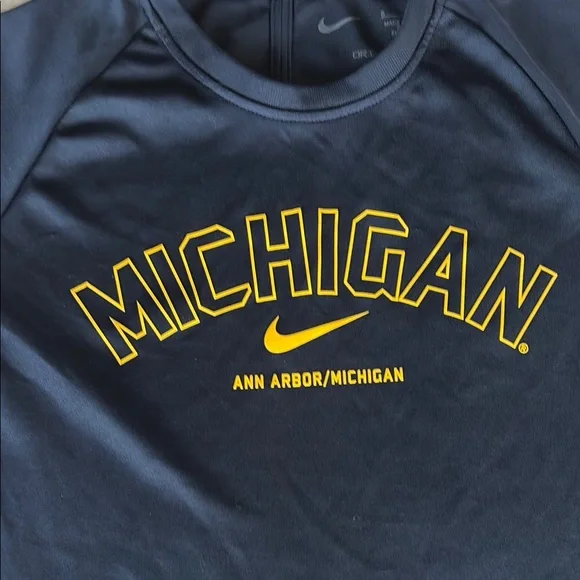 Boys Size Small. Nike Michigan Navy Blue and Yellow Short Sleeve Tee. Dri-fit - Picture 2 of 3